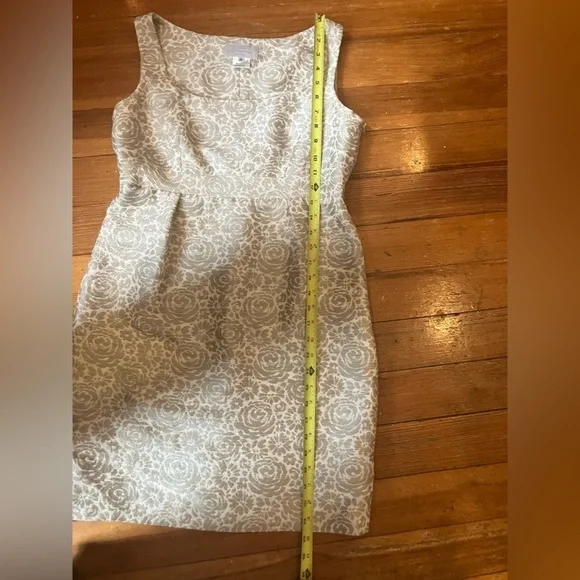 Barney’s New York Cream Floral Brocade Sleeveless Shift Dress, Size 8 - Picture 7 of 8